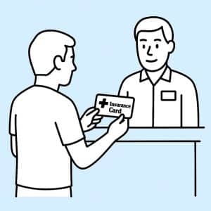 Patient übergibt Versicherungskarte in Praxis